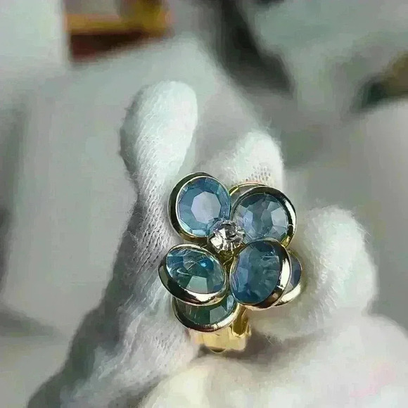 2/$85 Vintage Gold-toned colorful 3D crystal flowers clip on earrings bundle - Picture 8 of 11